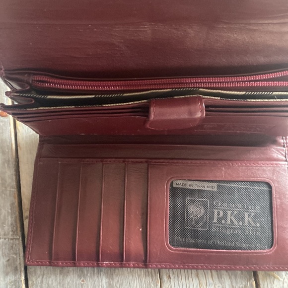 Genuine, P.K.K. Stingray long wallet/clutch bag. Like new condition. - Picture 4 of 4